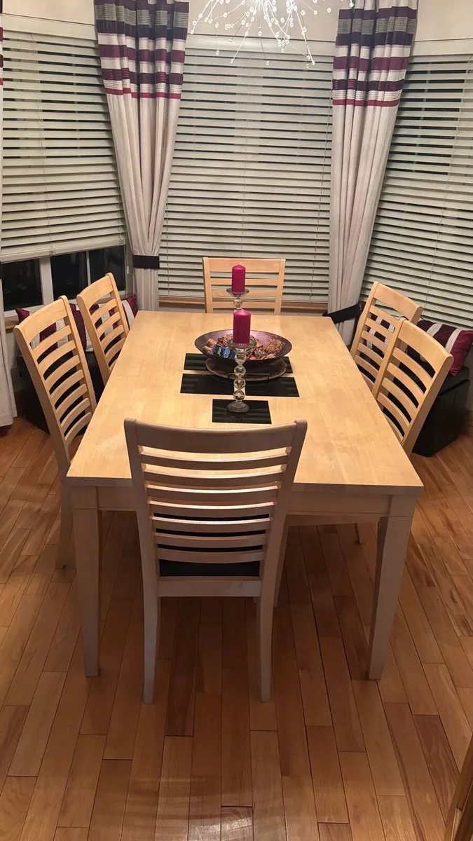 Dining table and 6 chairs - Image 1