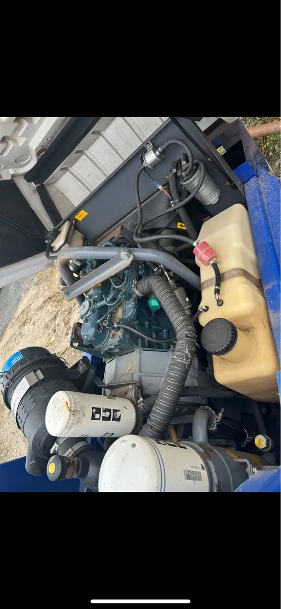Kubota D1105 3 Cylinder Diesel Engine 1100 Hours - Image 2