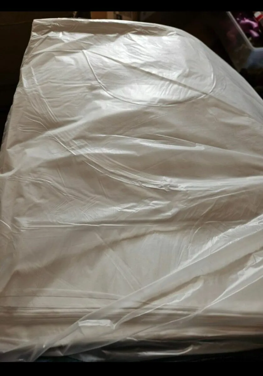 20 Packs of 100 Plastic Aprons - Image 2