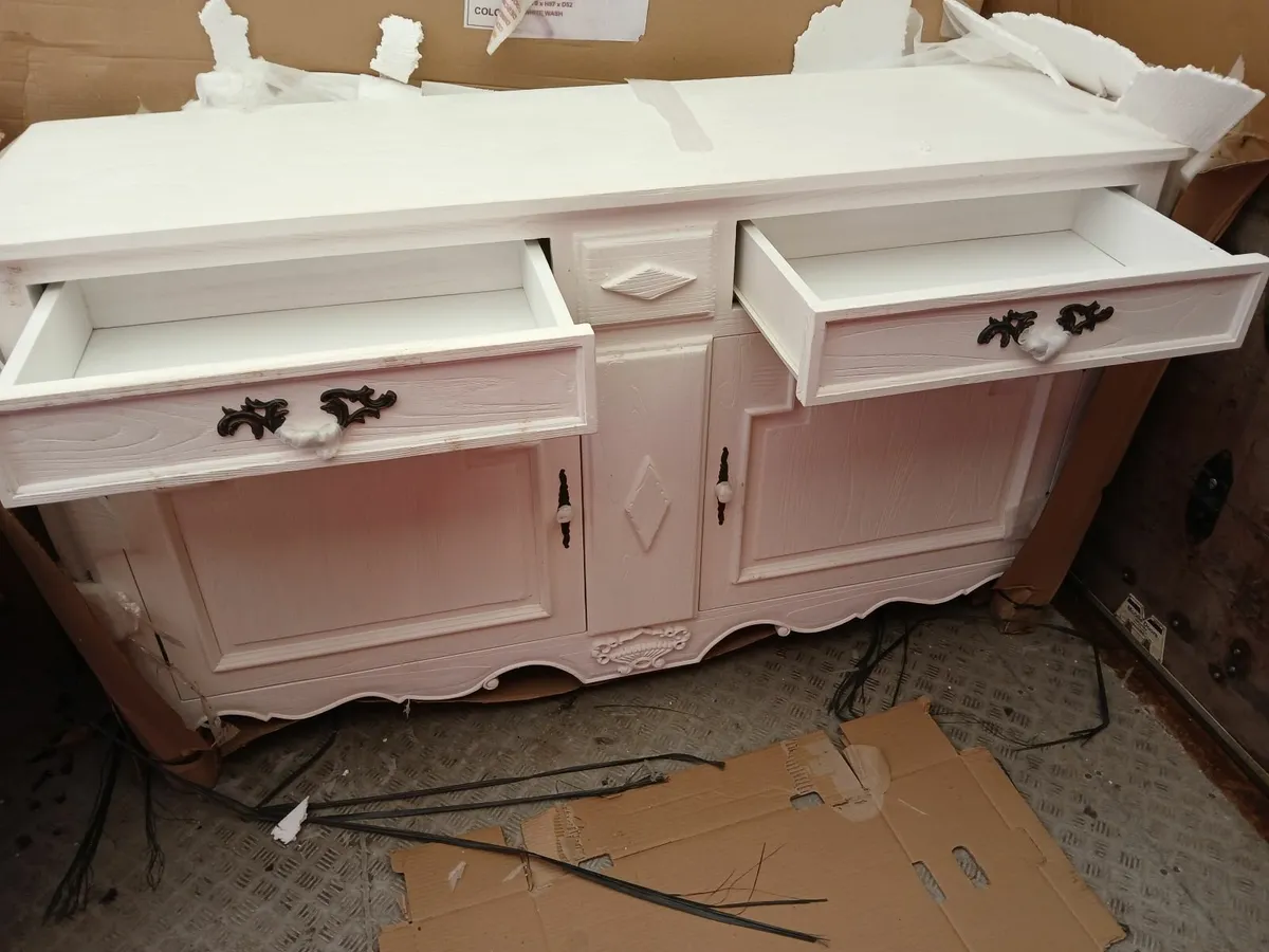 Cabbinet old style  dresser vintage delivered - Image 1