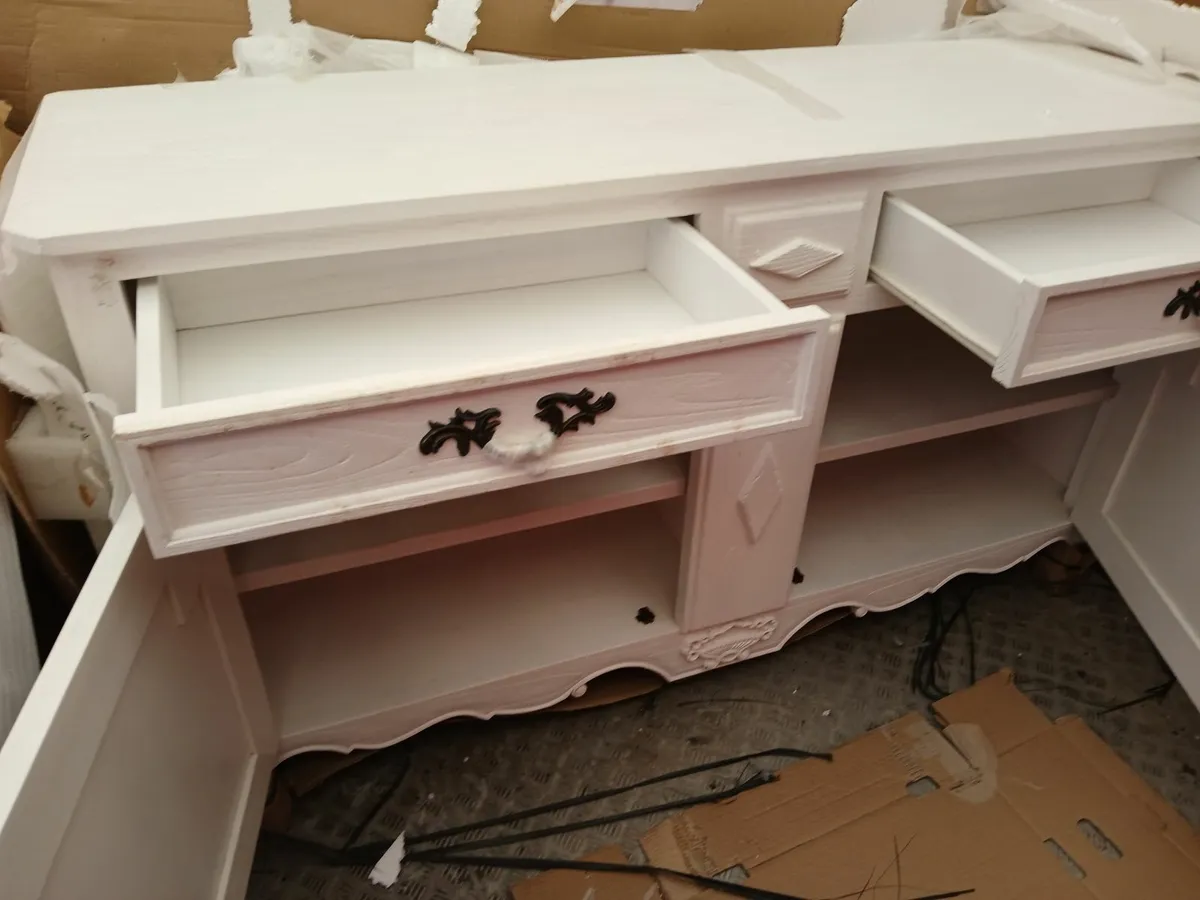Cabbinet old style  dresser vintage delivered - Image 2