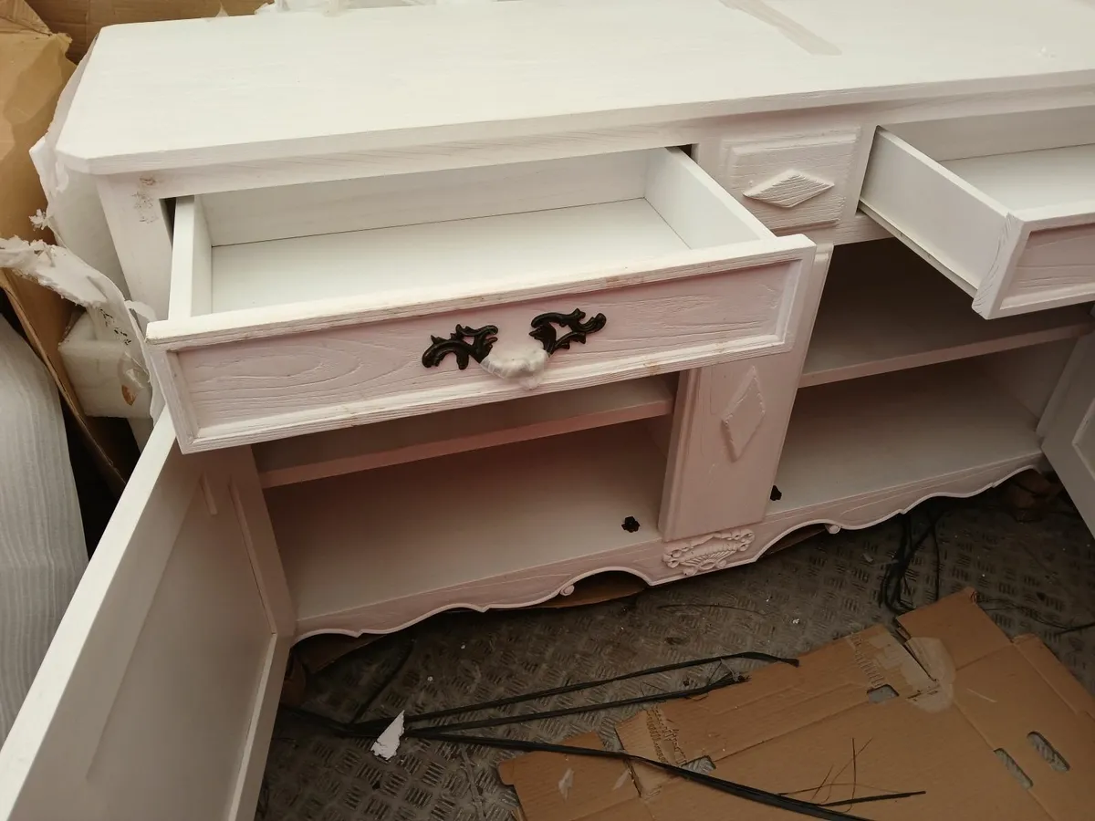 Cabbinet old style  dresser vintage delivered - Image 3