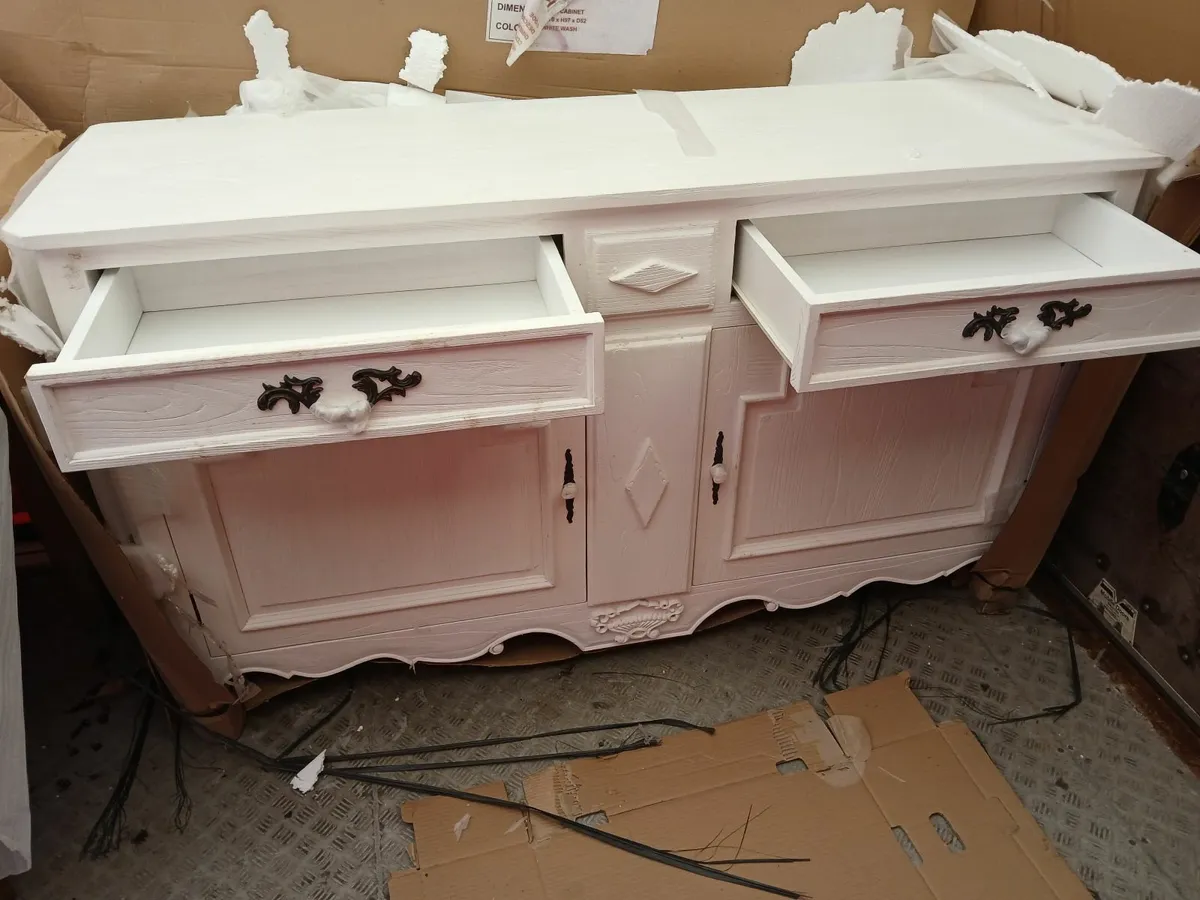 Cabbinet old style  dresser vintage delivered - Image 4