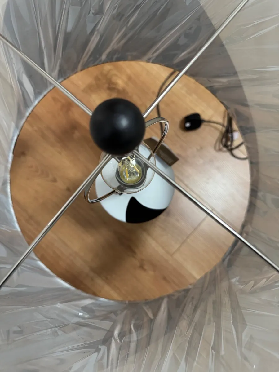 Table lamp want gone fast !!! - Image 4