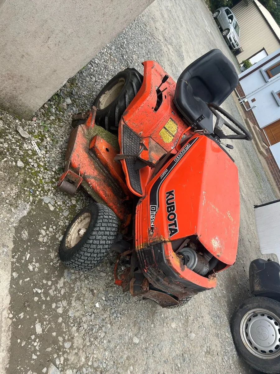 Kubota G1900 Diesel Ride on mower - Image 4
