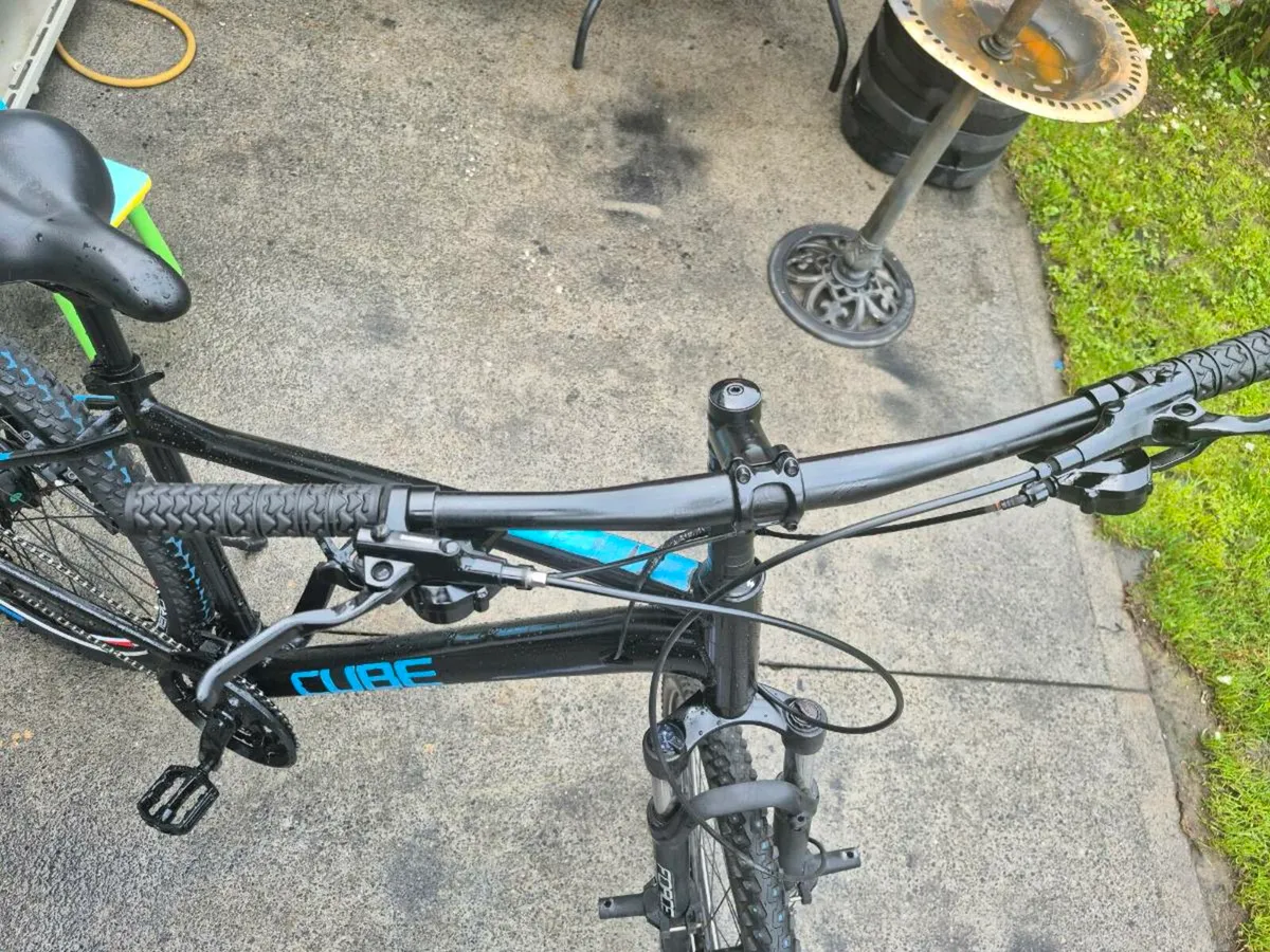 Adults CUBE AIM Race Bike Frame Size 22 L/XL Gears - Image 2
