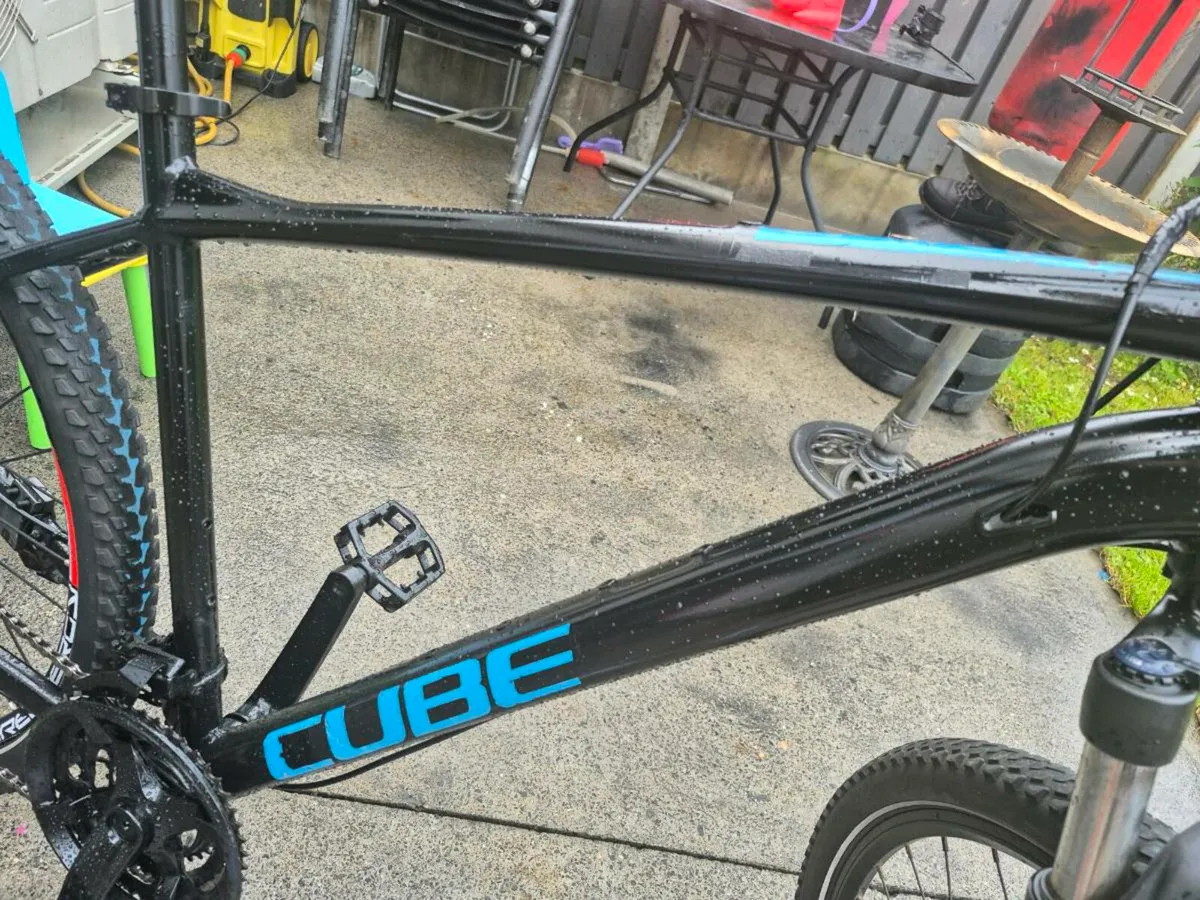 Adults CUBE AIM Race Bike Frame Size 22 L/XL Gears - Image 3
