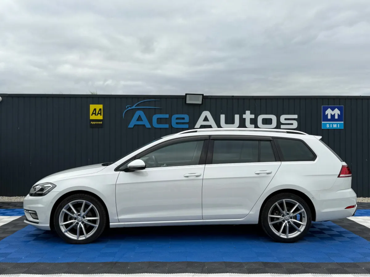 Volkswagen Golf HIGHLINE PRO - 2.0L DIESEL - AUTO - Image 4