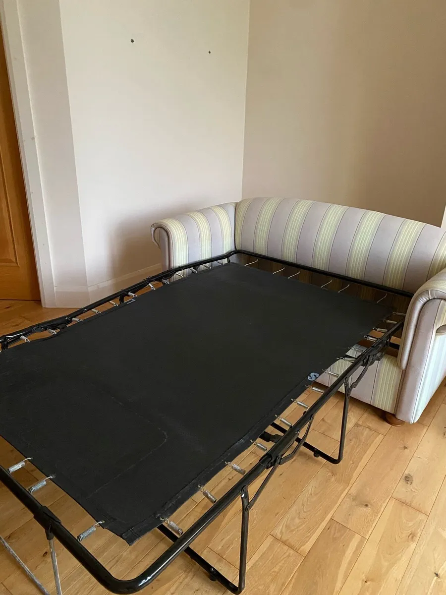 Sofa bed  in excellent condition - Image 3