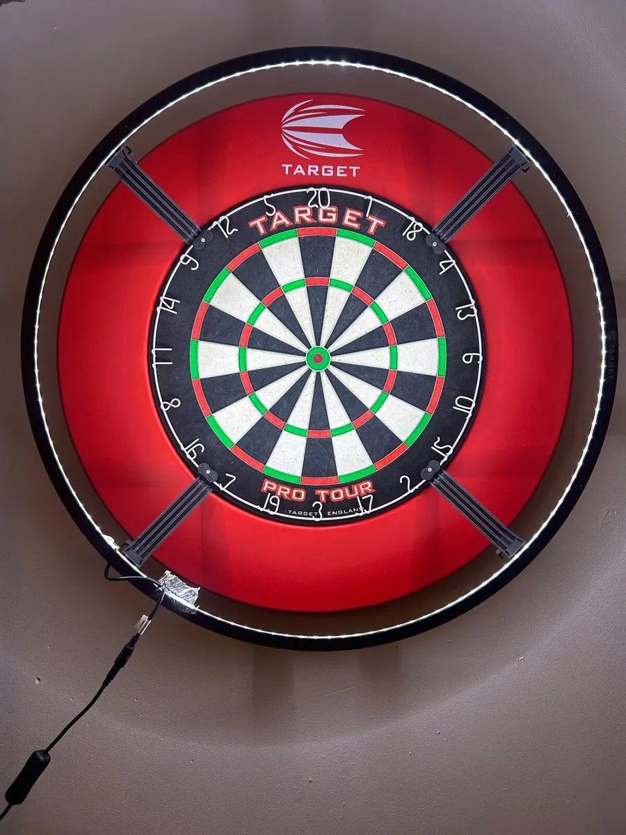Dartboard + Surround + Light