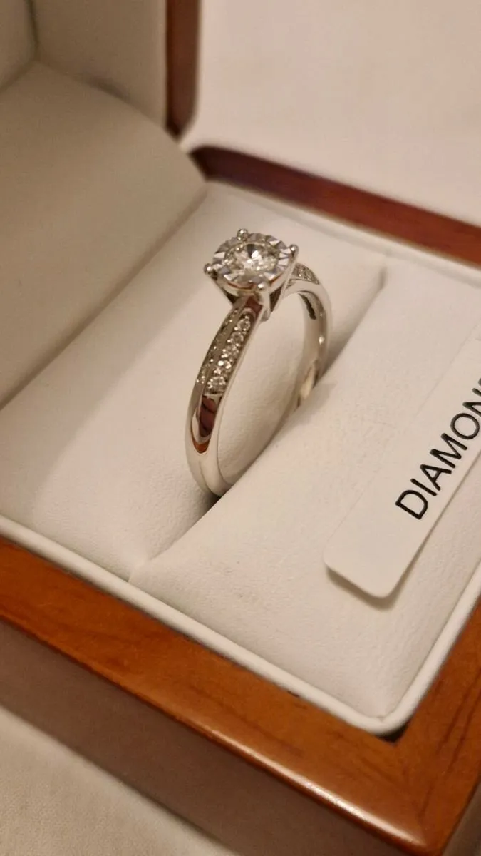 Engagement ring - Image 3