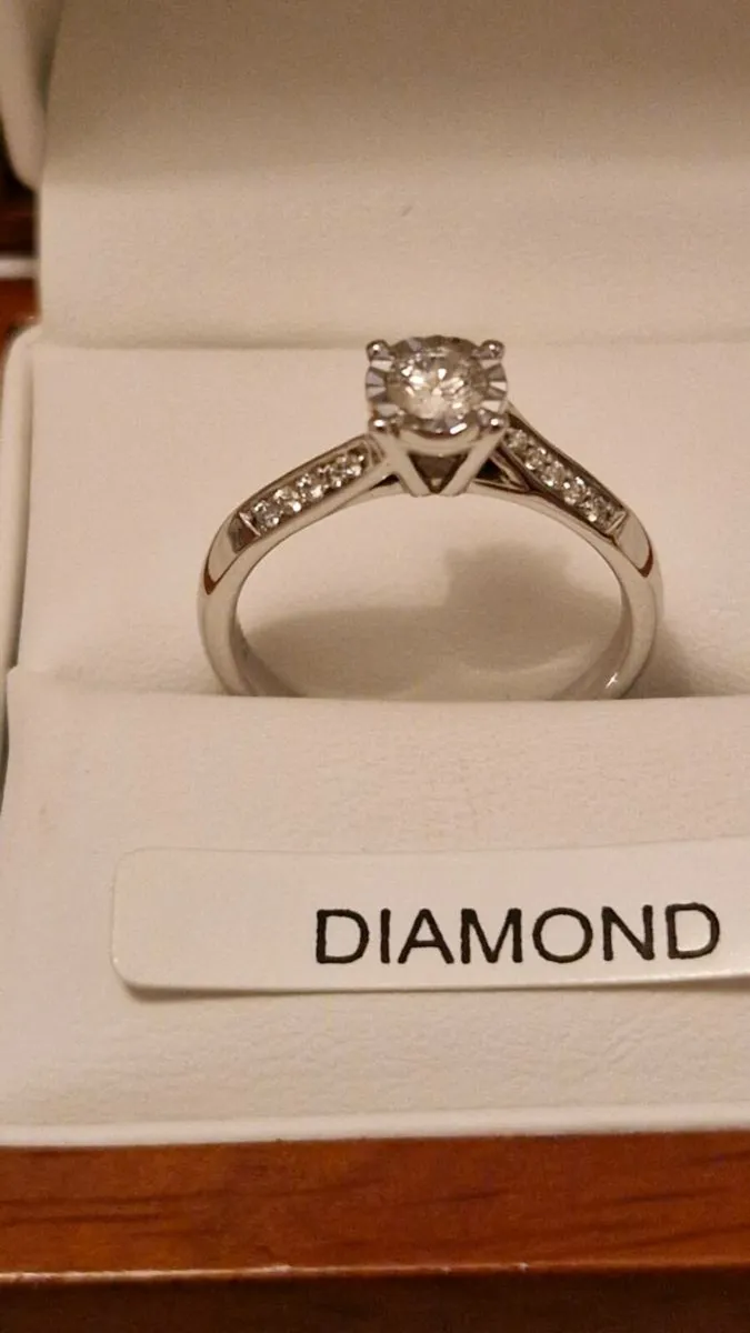 Engagement ring - Image 4