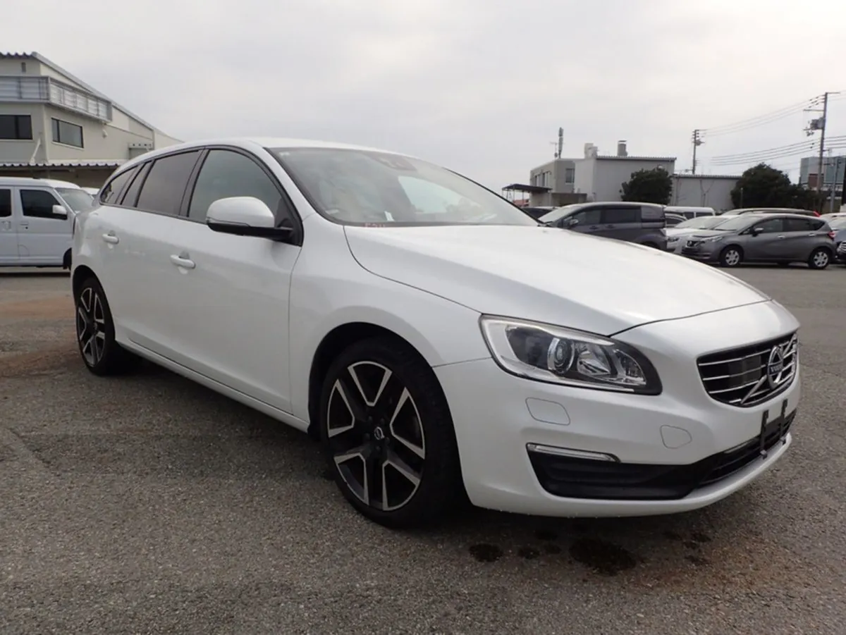 Volvo V60 2.0 D4 SE Luxury Diesel 190BHP Automati - Image 3