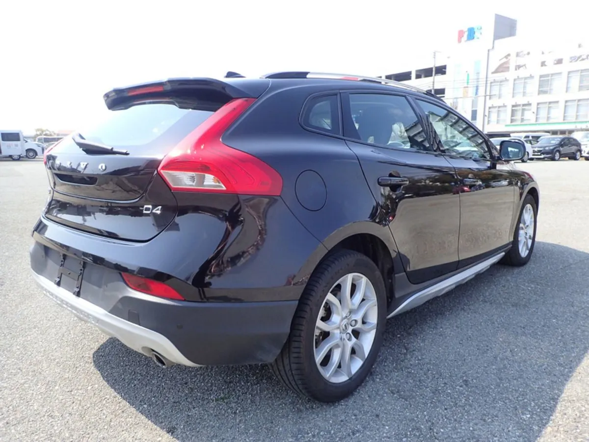 Volvo V40 2.0 D4 Cross Country SE Luxury Diesel 1 - Image 4