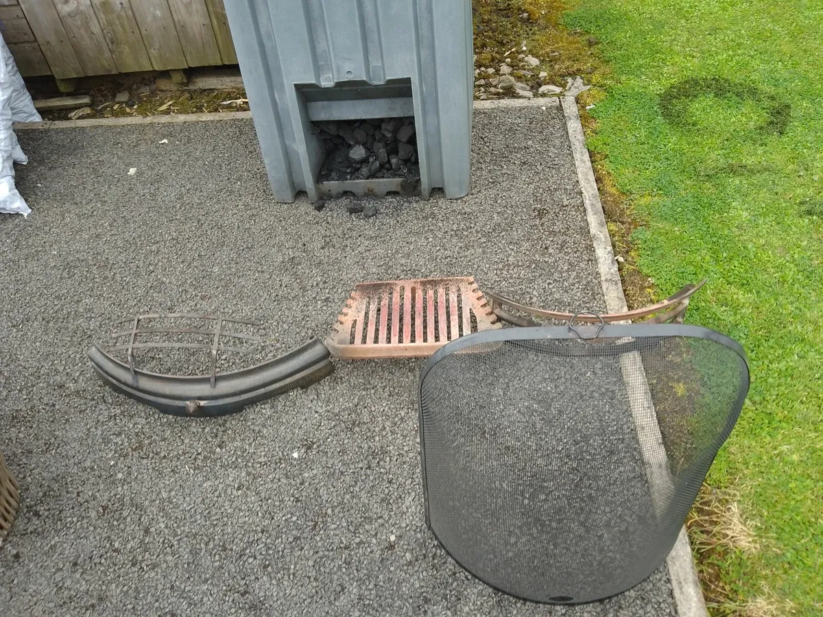 Household goods - Image 1