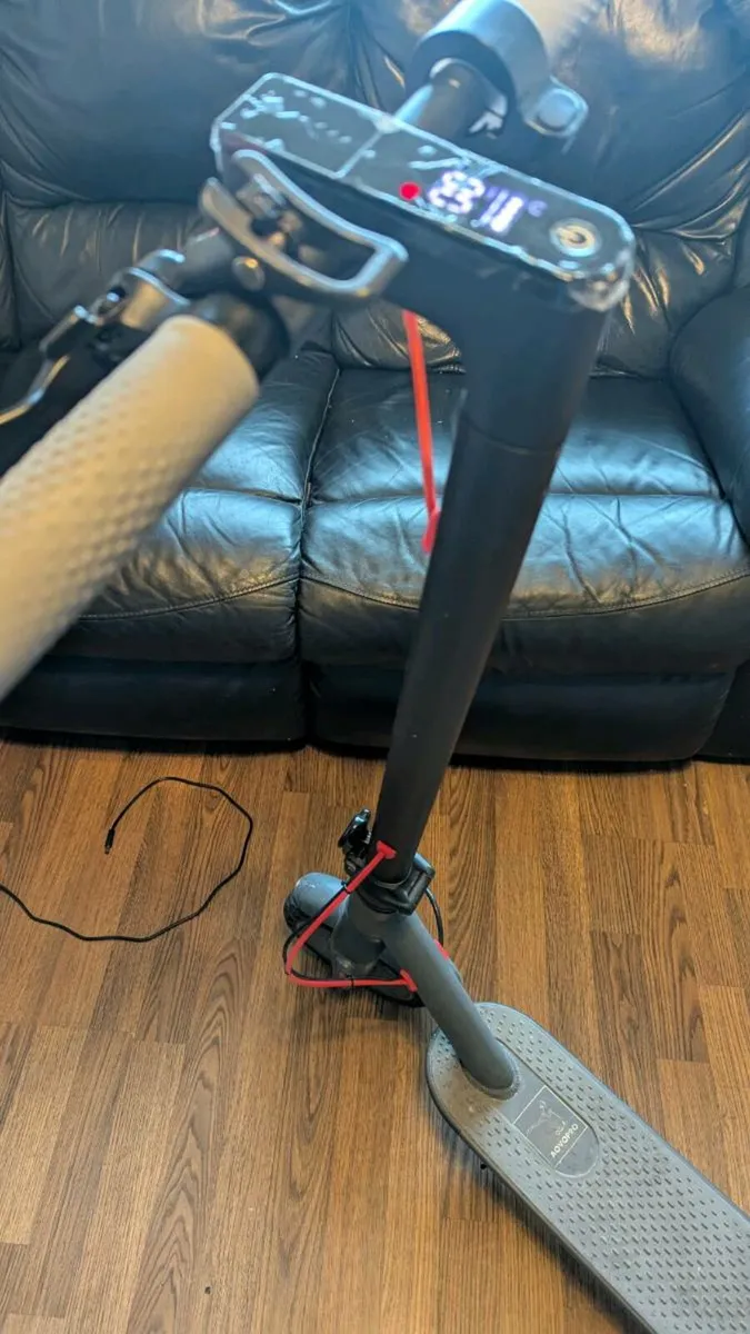 Aovo Electric Scooter - Image 2