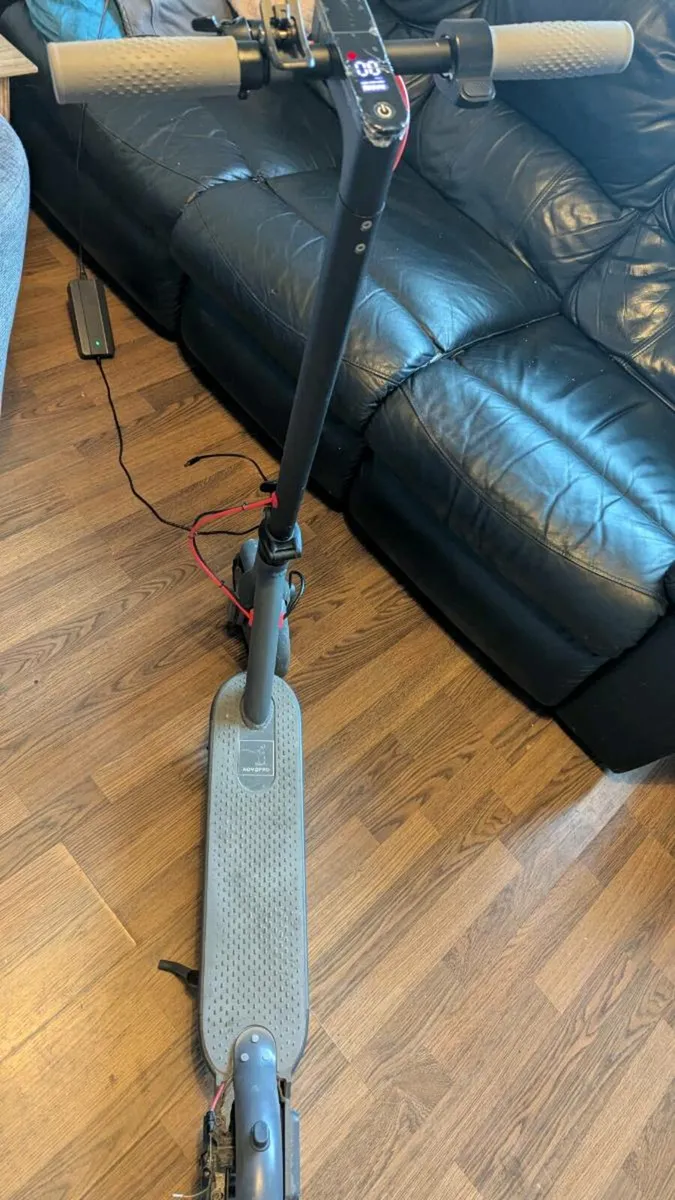 Aovo Electric Scooter - Image 3