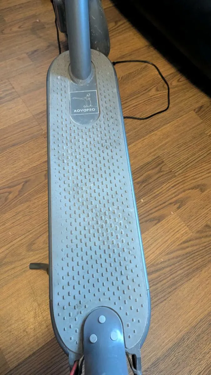 Aovo Electric Scooter - Image 4