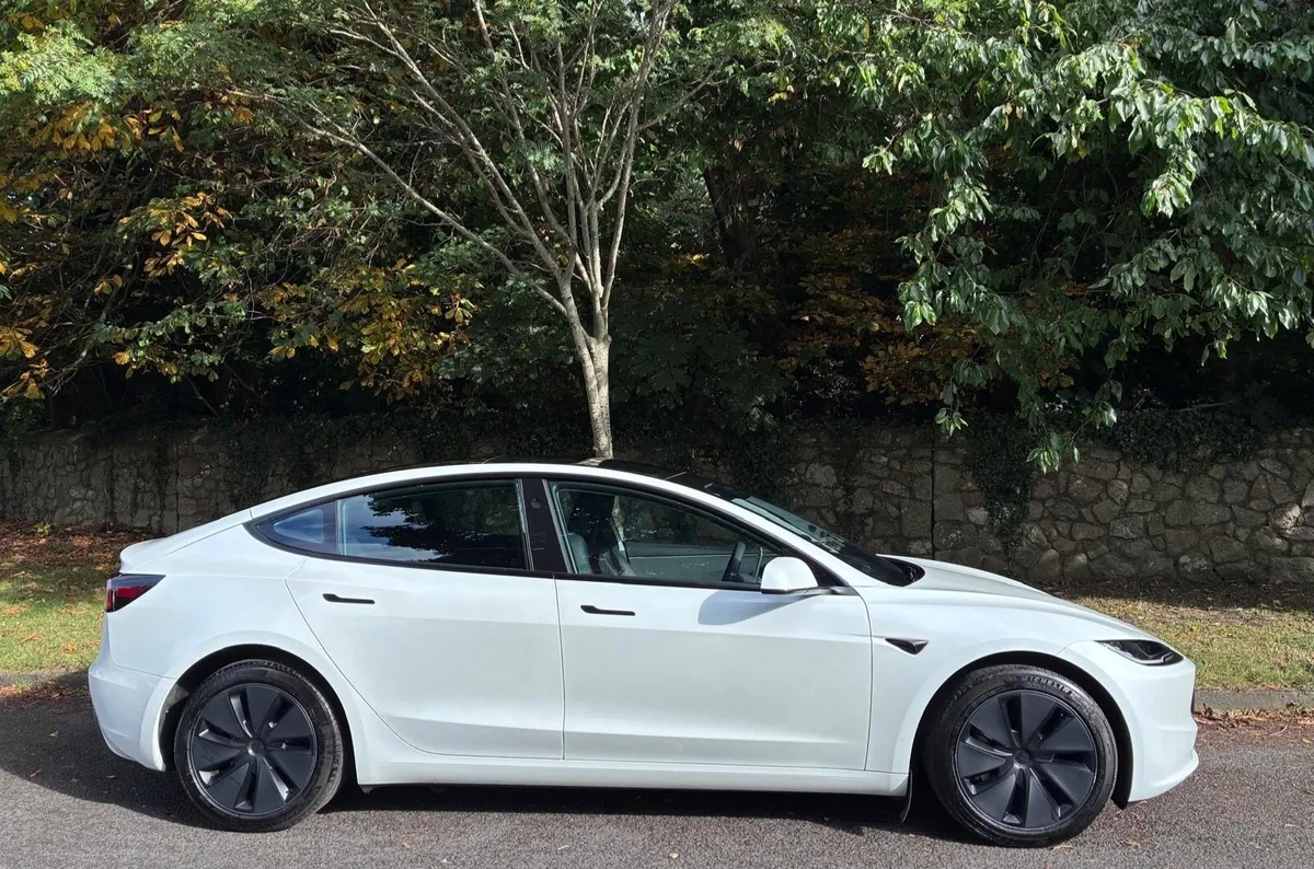 Tesla Model 3 2024 - Image 1