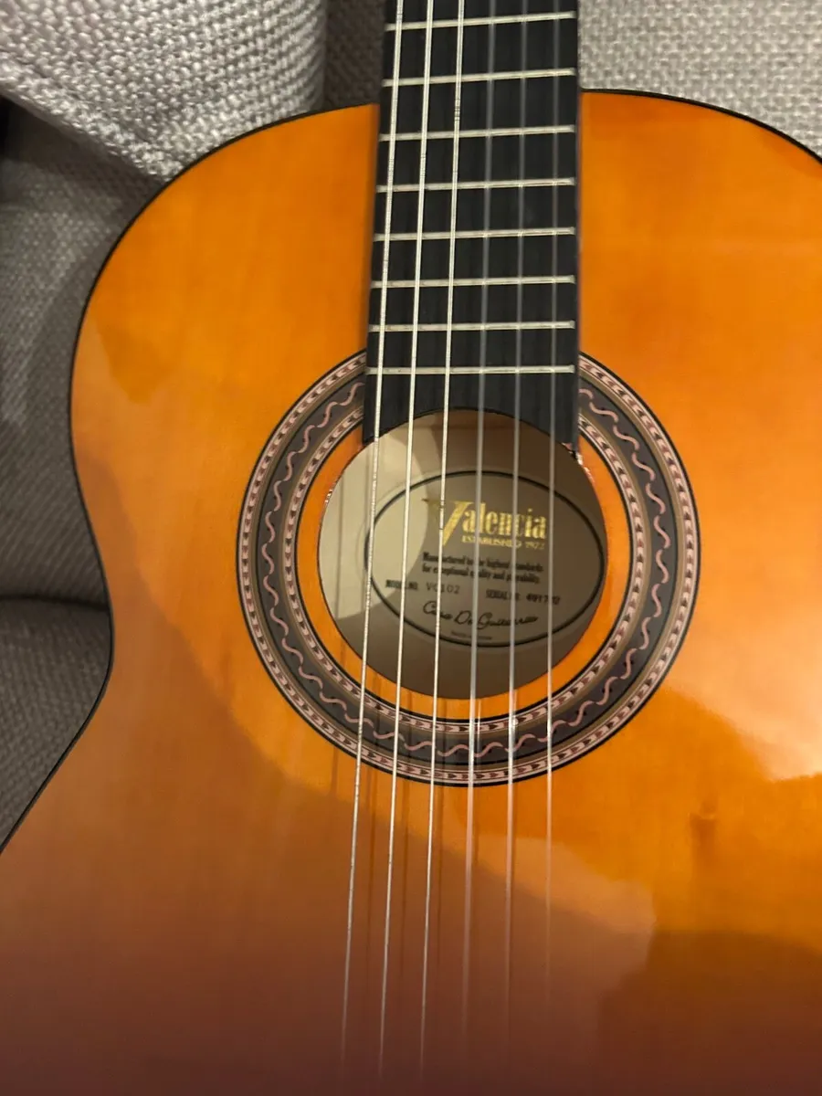 junior Guitar - Image 2