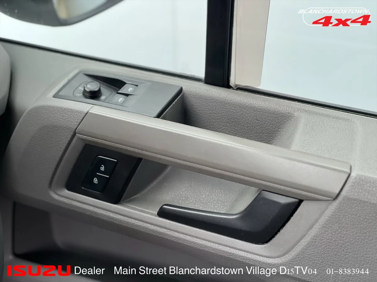 VOLKSWAGEN CRAFTER MWB VATQ VAN - Image 4