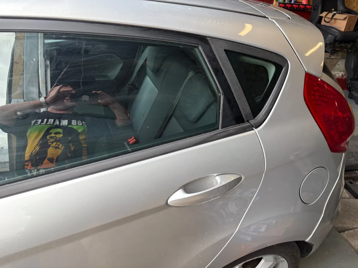 Ford Fiesta 2011 - Image 3