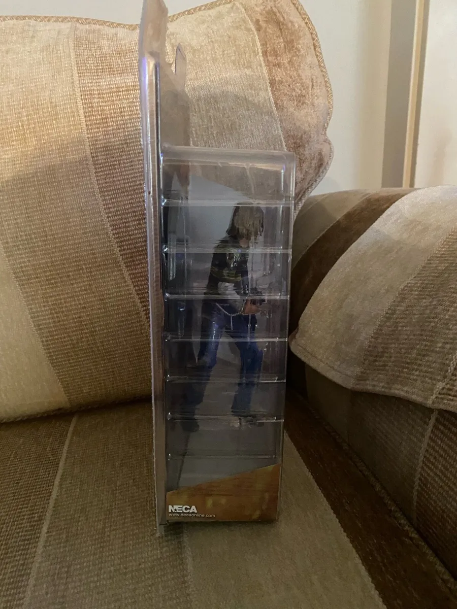 Kurt Cobain Music Figure - Image 3