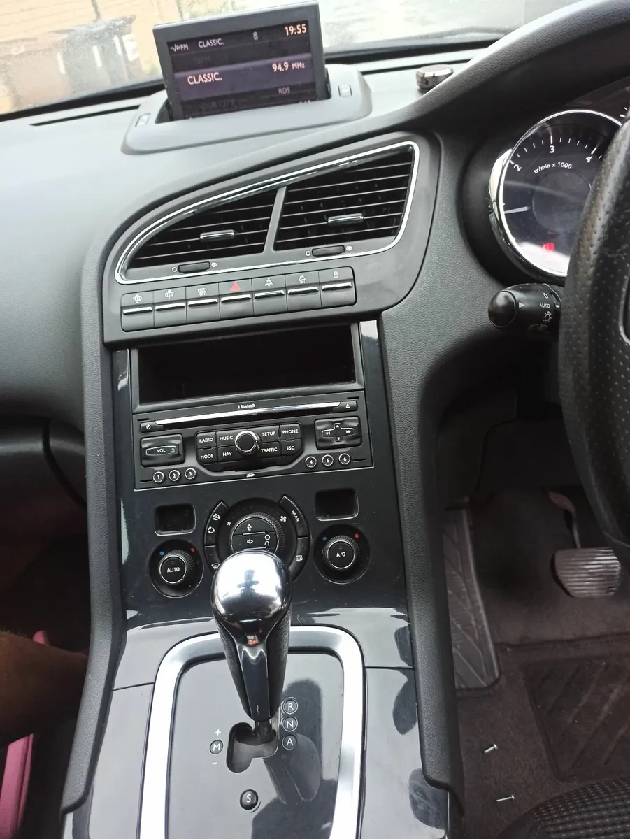 Peugeot 5008 2011(Automatic) - Image 2