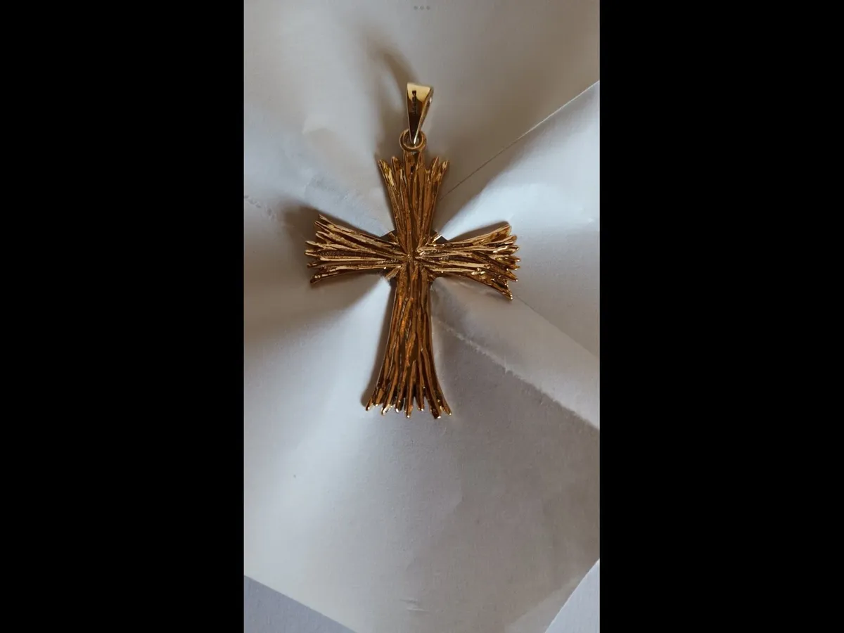 NEW 9ct SOLID GOLD HAND MADE CROSS - Image 2