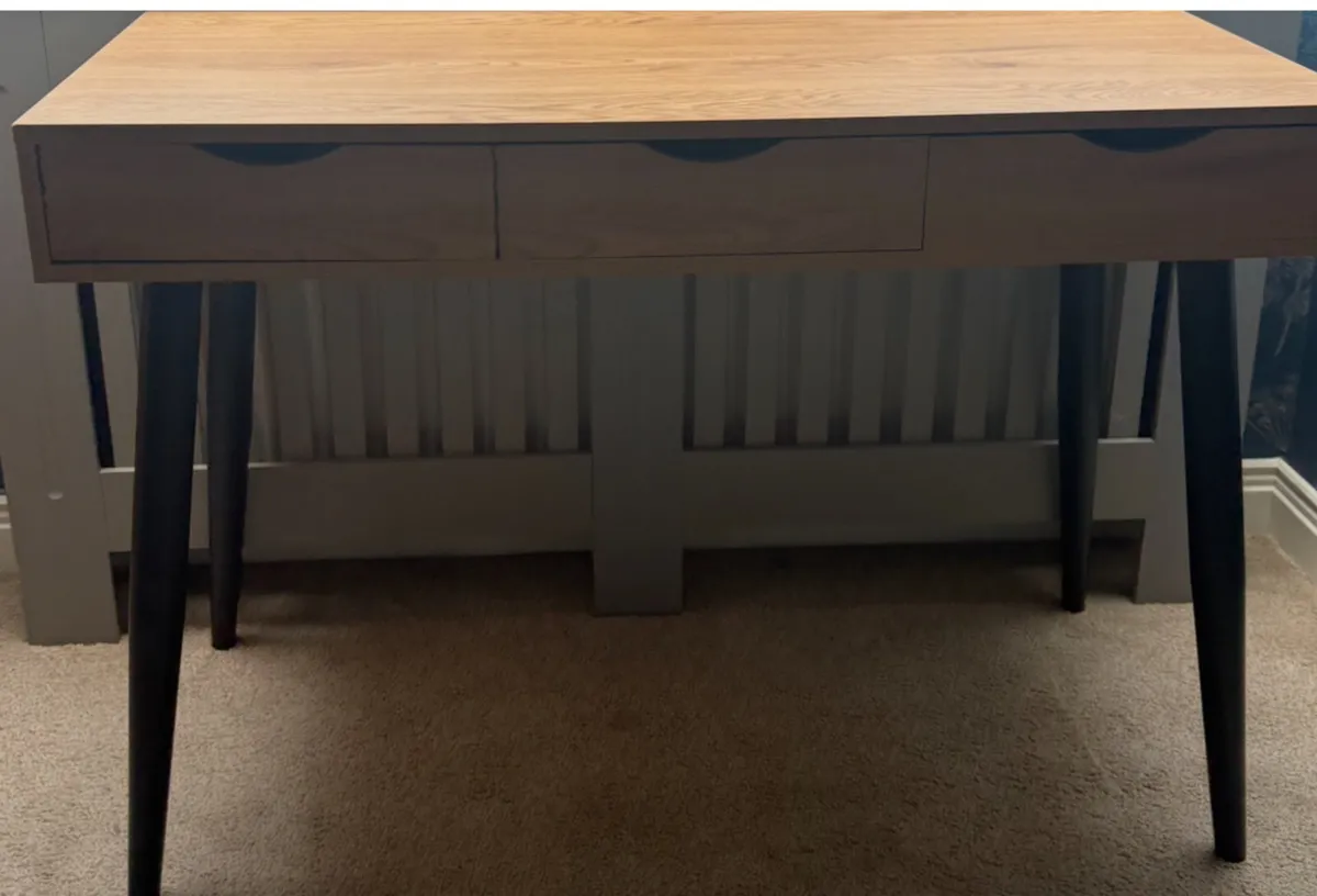 Desk/ Oak /Black legs - Image 1