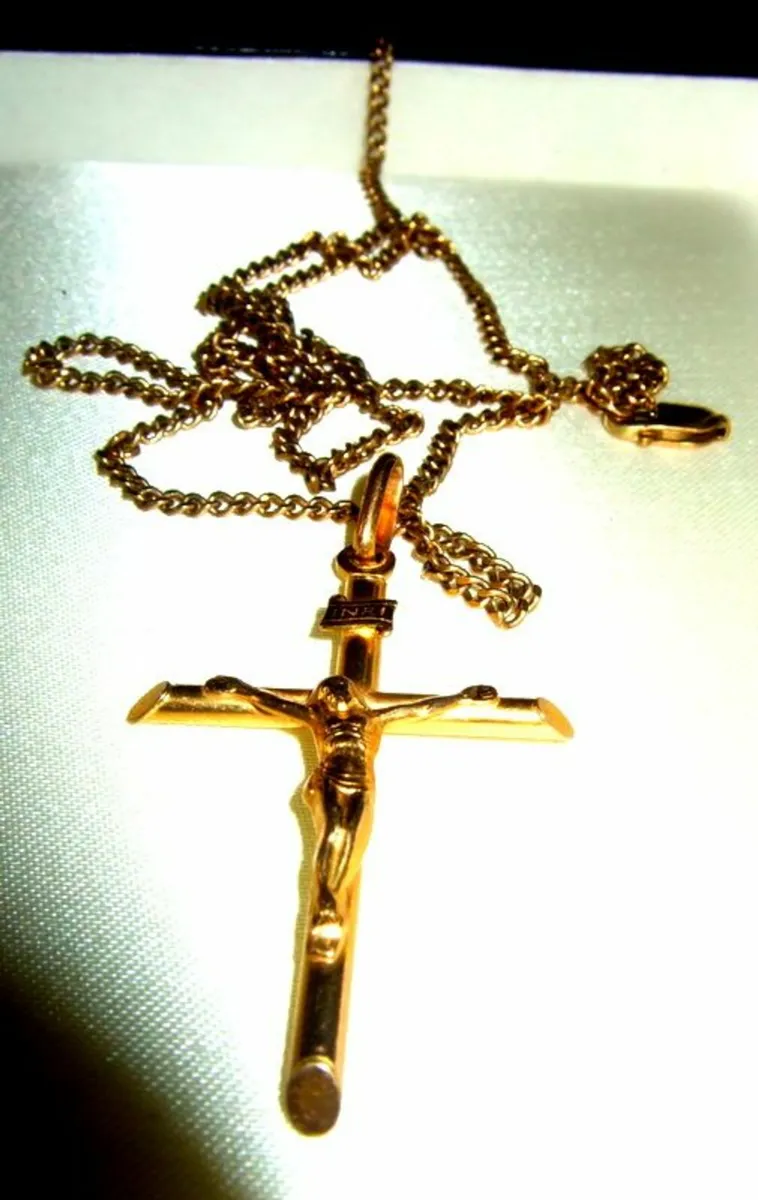 Vintage Hallmarked 9ct Gold Crucifix and Chain - Image 4