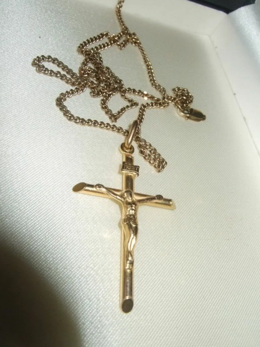 Vintage Hallmarked 9ct Gold Crucifix and Chain - Image 1