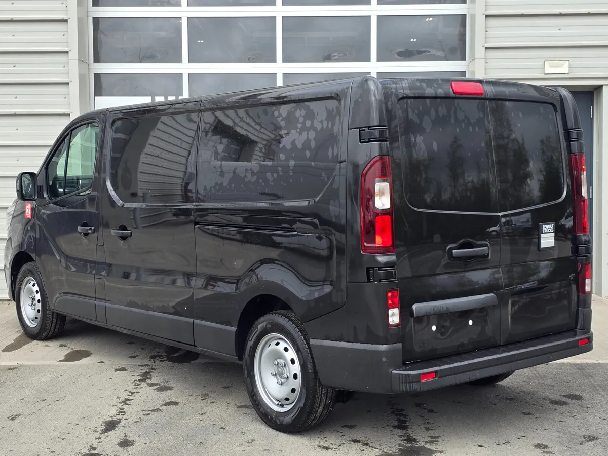 Renault Trafic Red Edition LWB Black - Image 3