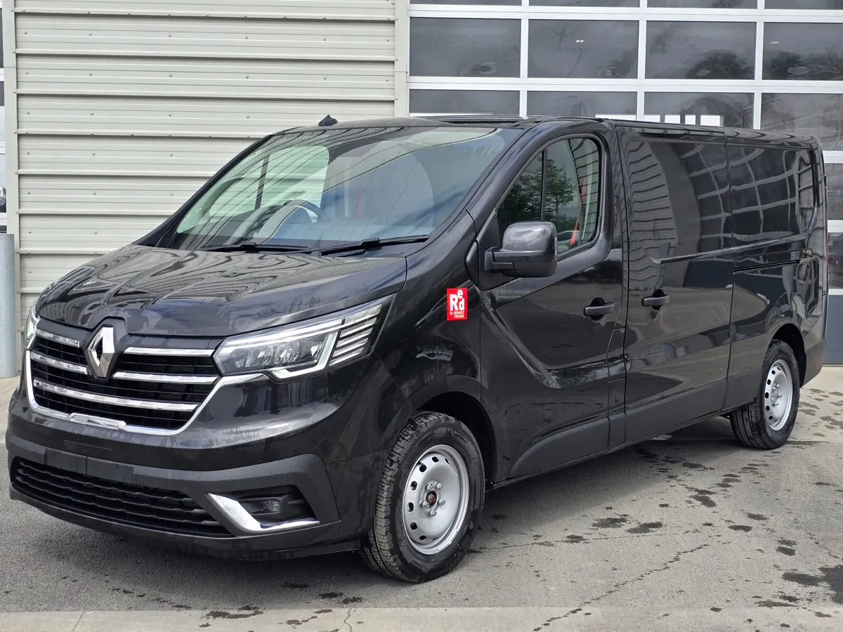 Renault Trafic Red Edition LWB Black - Image 2