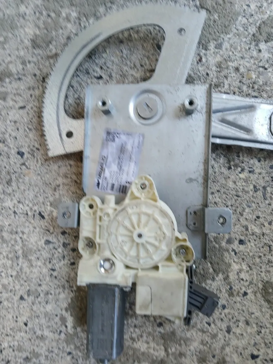 Toyota Avensis Window Regulator - Image 1