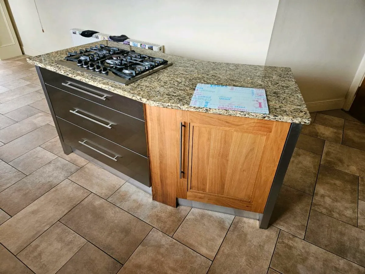 Walnut Kitchen. - Image 3