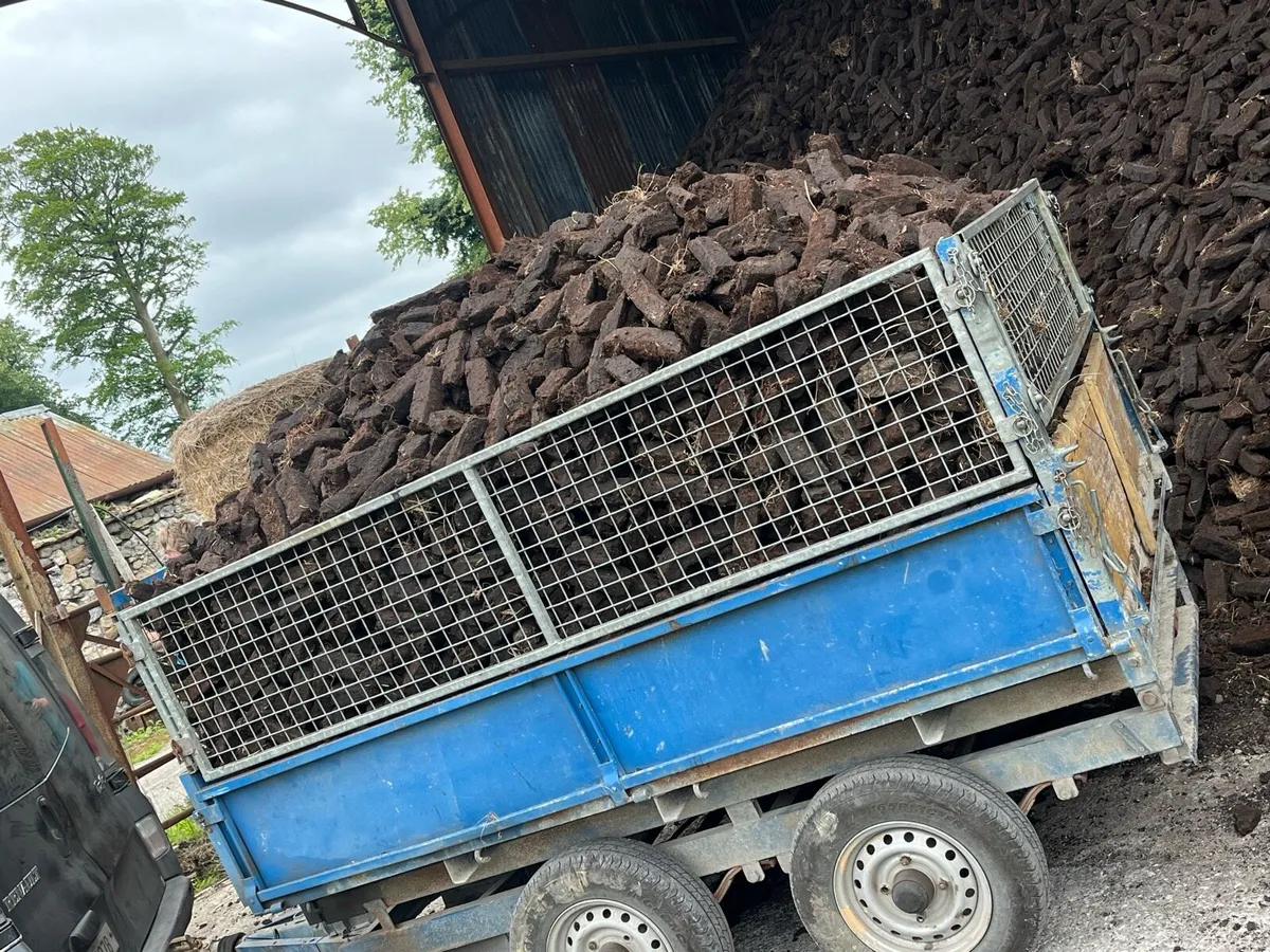Bags and loads of fuel - Image 1