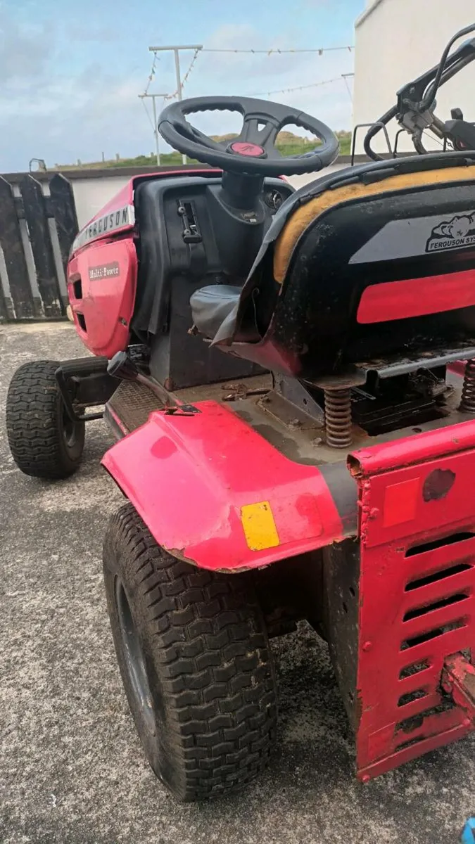 Ride on lawnmower - Image 2