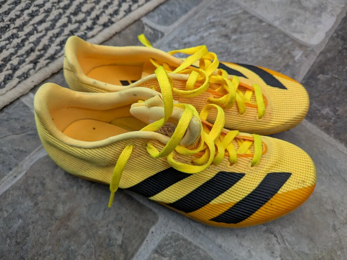 Track running shoes with spikes for kids - Image 1