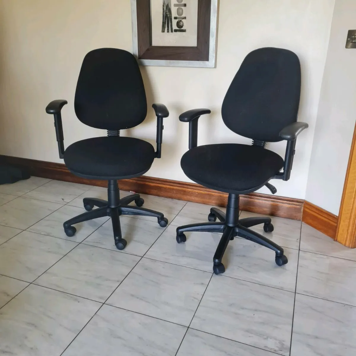 Black operator office chairs - Image 1