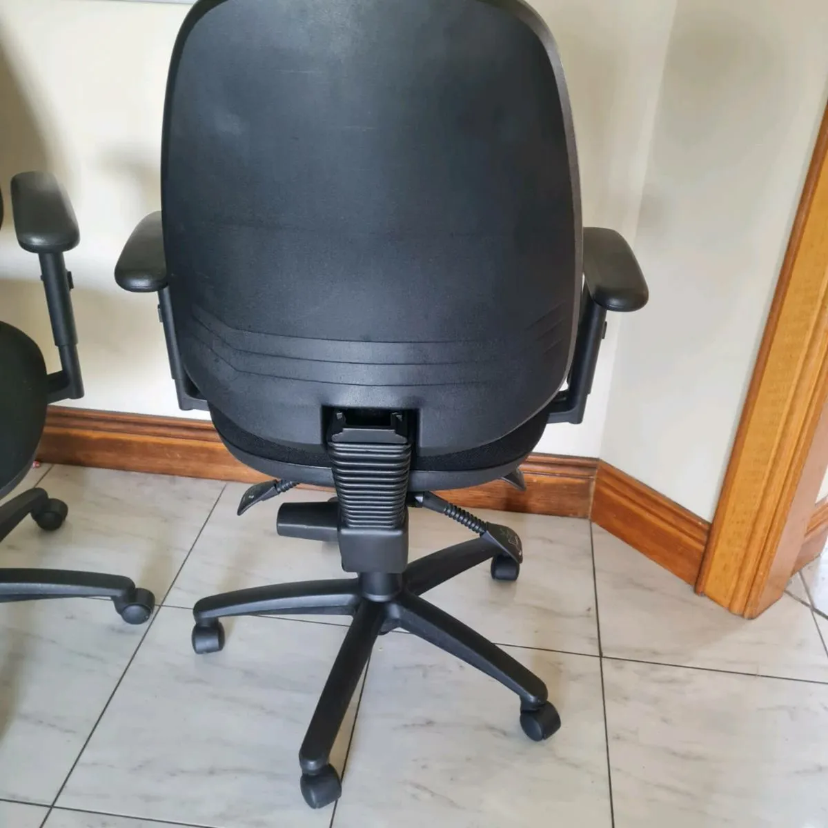 Black operator office chairs - Image 2