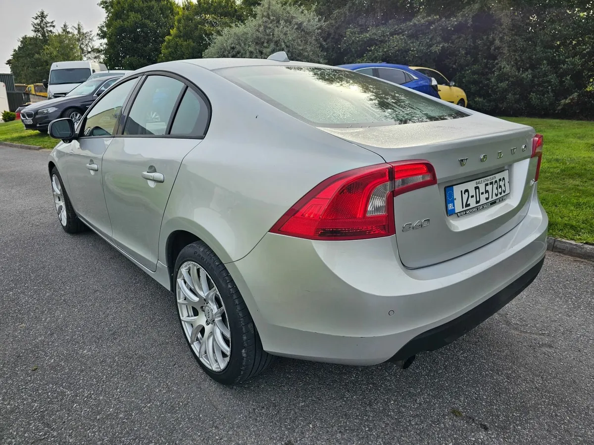 Volvo S60 2012 - Image 2