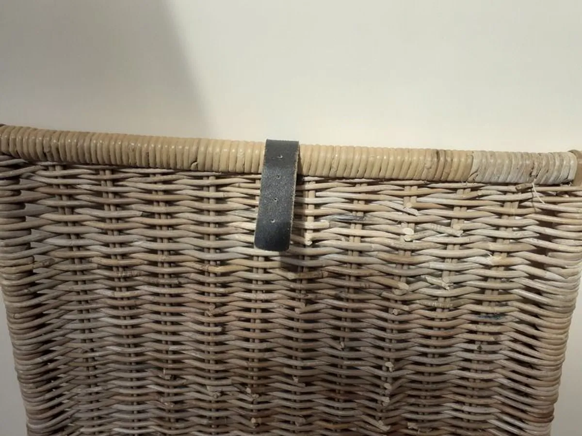 Wicker chest/hamper basket - Image 3