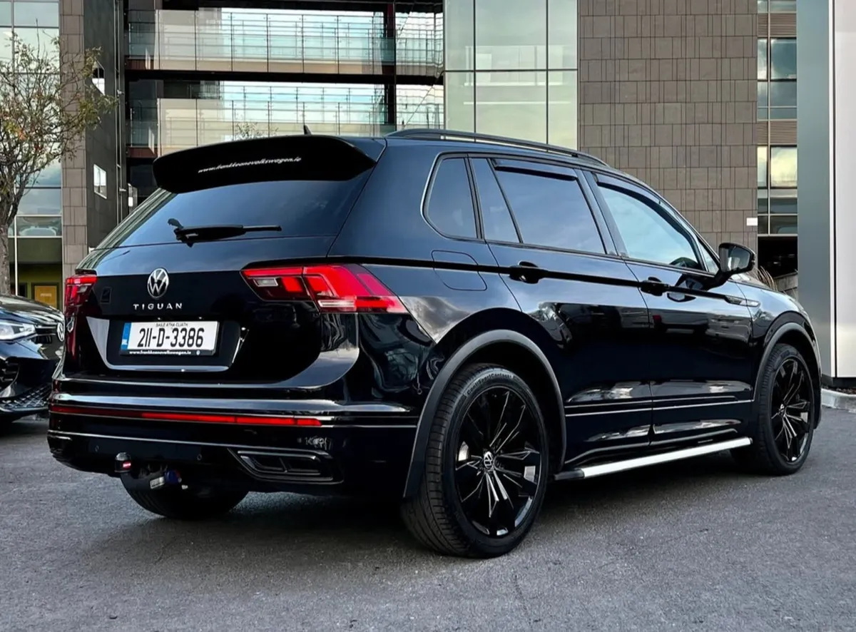 2021 Volkswagen Tiguan R-Line - Image 3