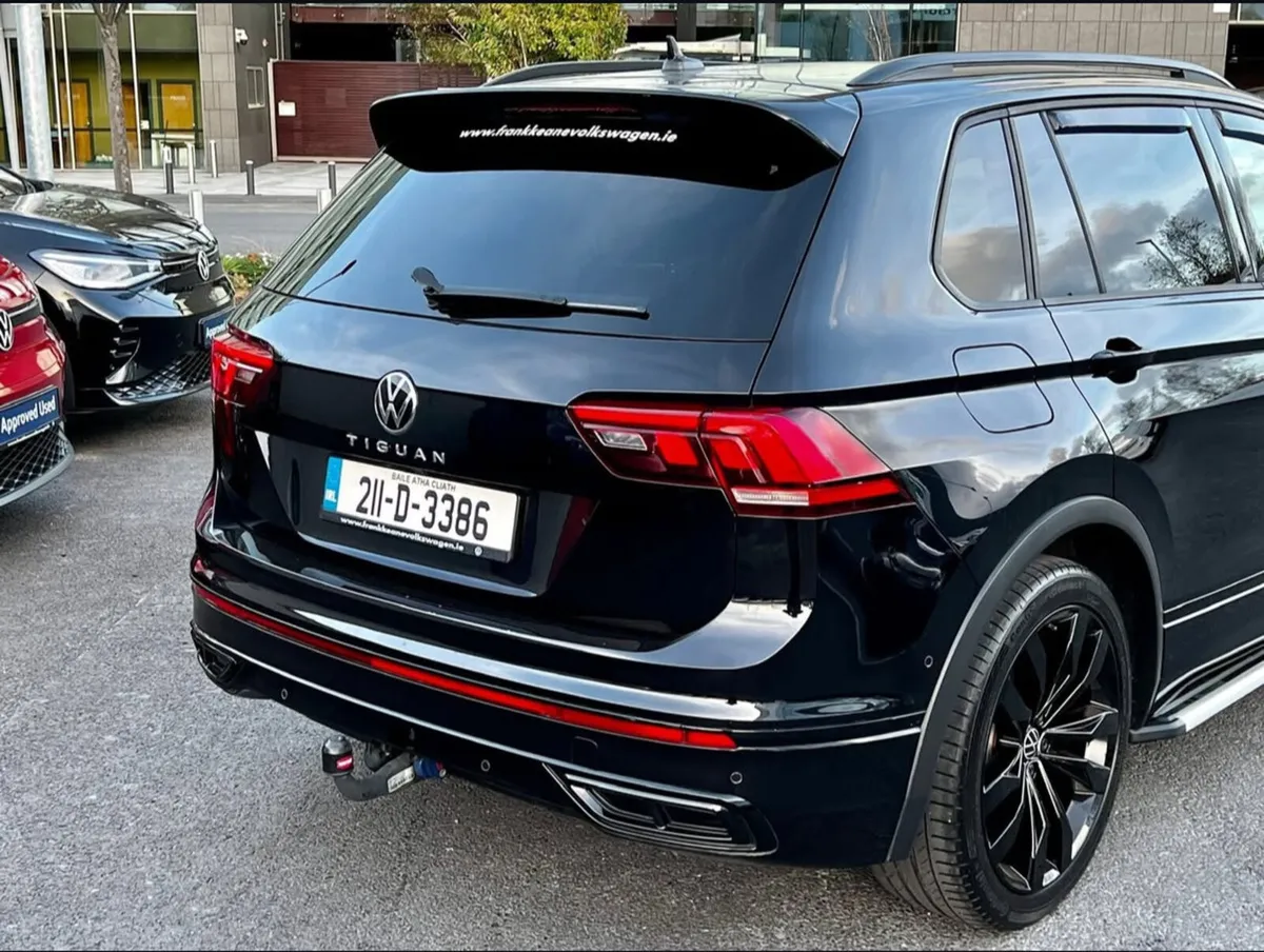 2021 Volkswagen Tiguan R-Line - Image 4
