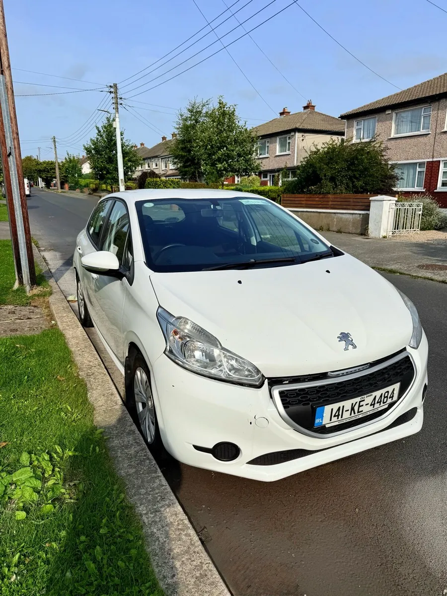 Peugeot 208 - Image 2