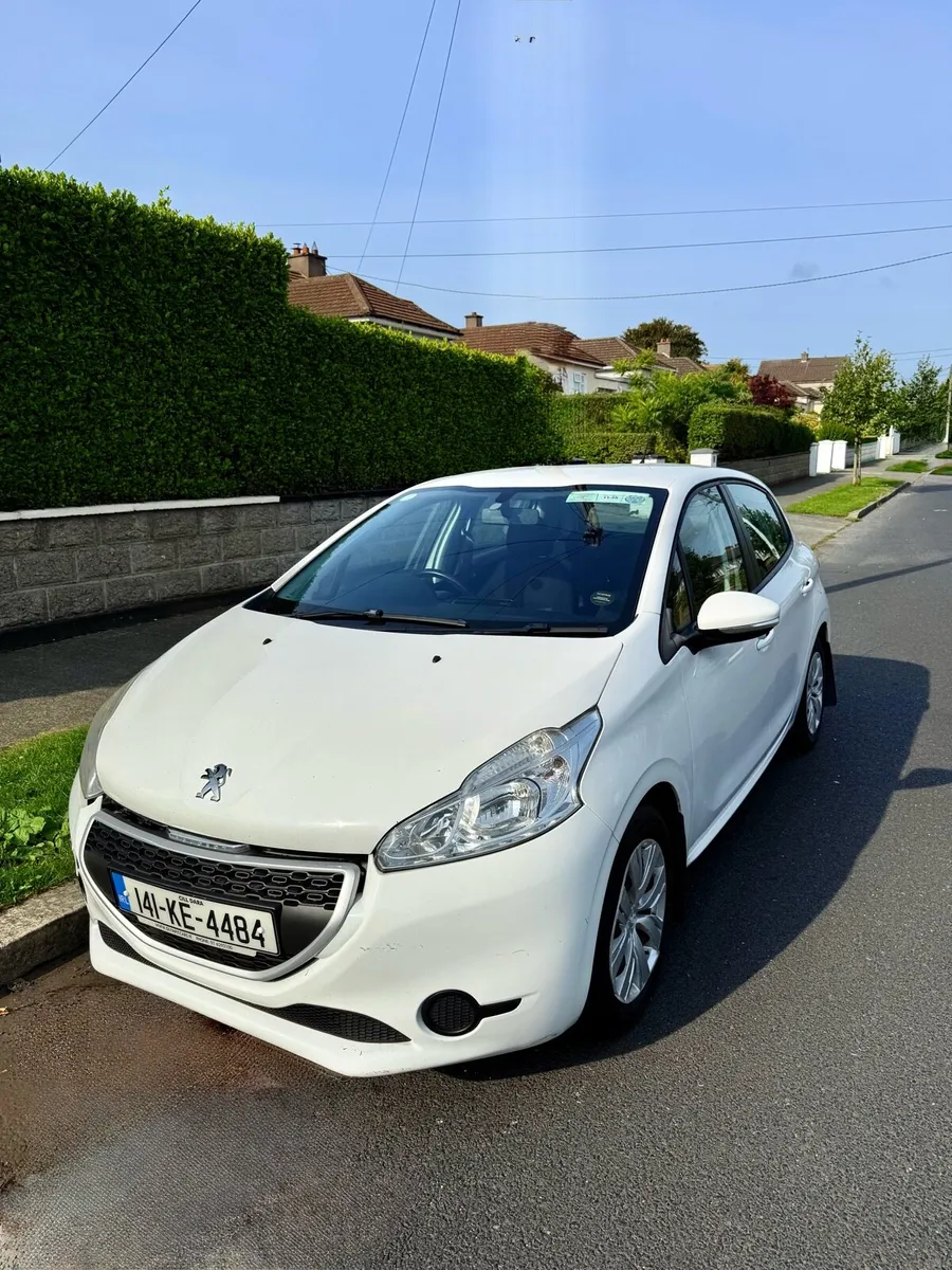 Peugeot 208 - Image 1