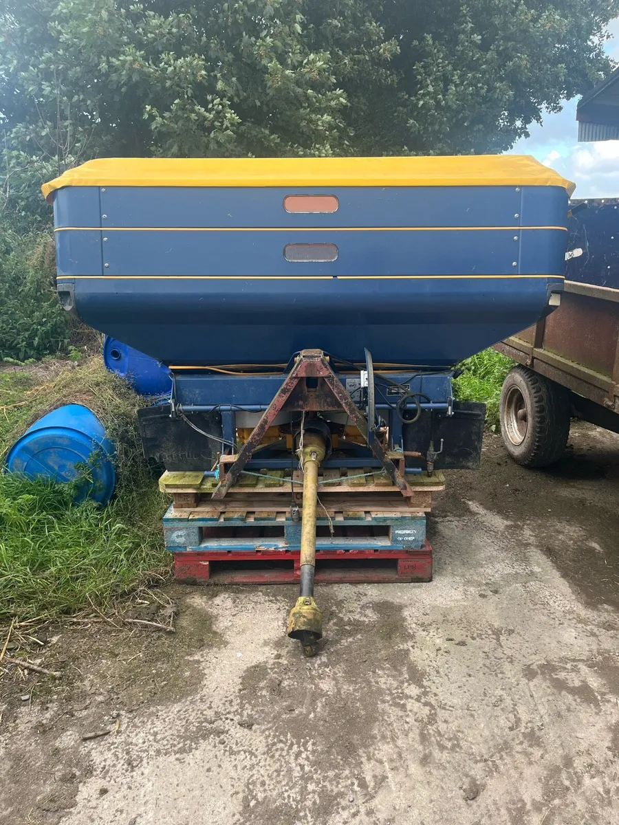 Bogballe fertiliser spreader - Image 1