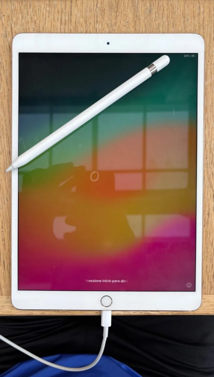 iPad Pro 10.5 Inch 64Gb Rose Gold and Pencil - Image 1