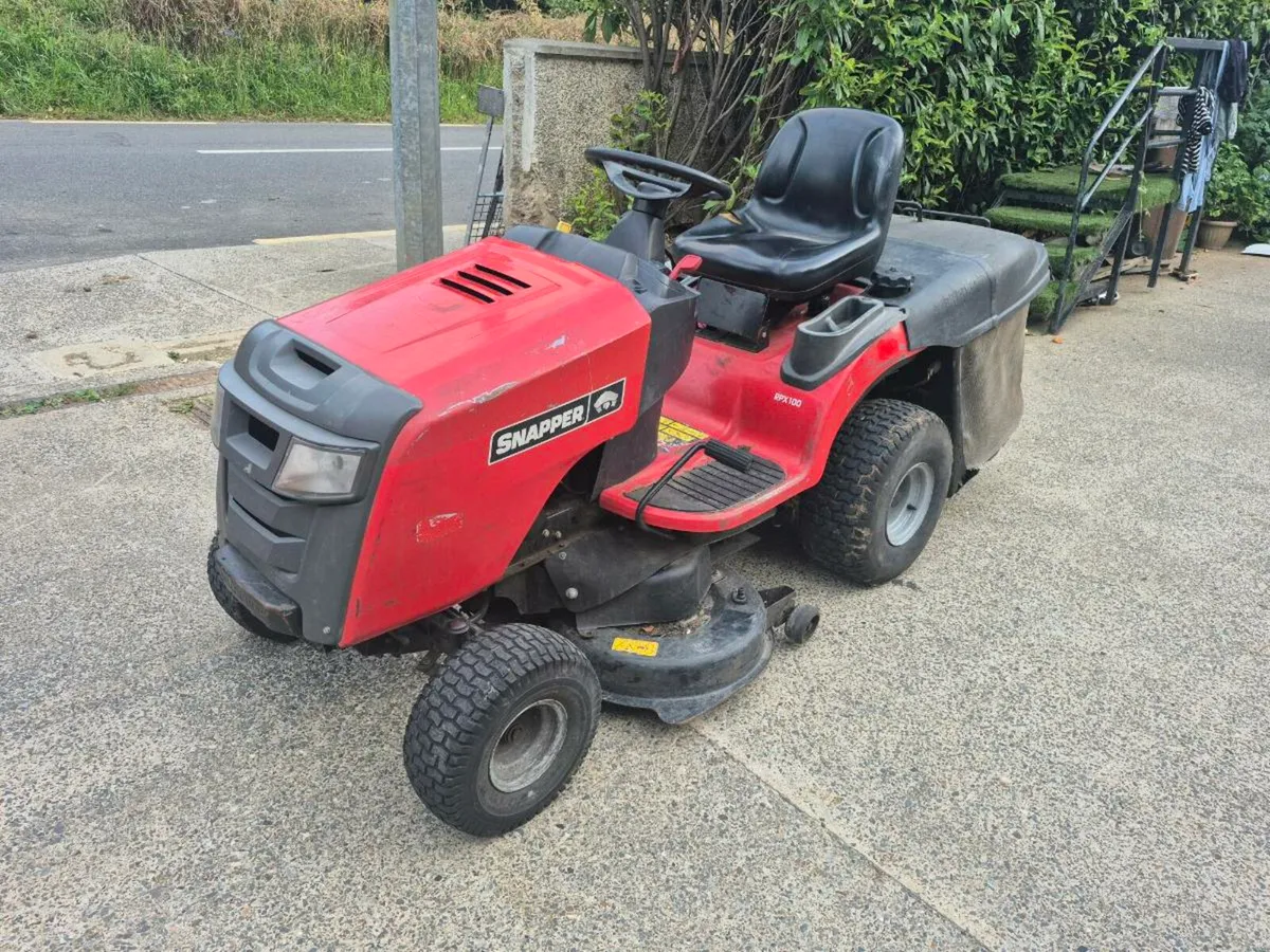 2× ride on lawnmowers - Image 2